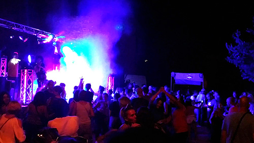 DJ Triangle avec danseuses animation fête votive dans le Gard